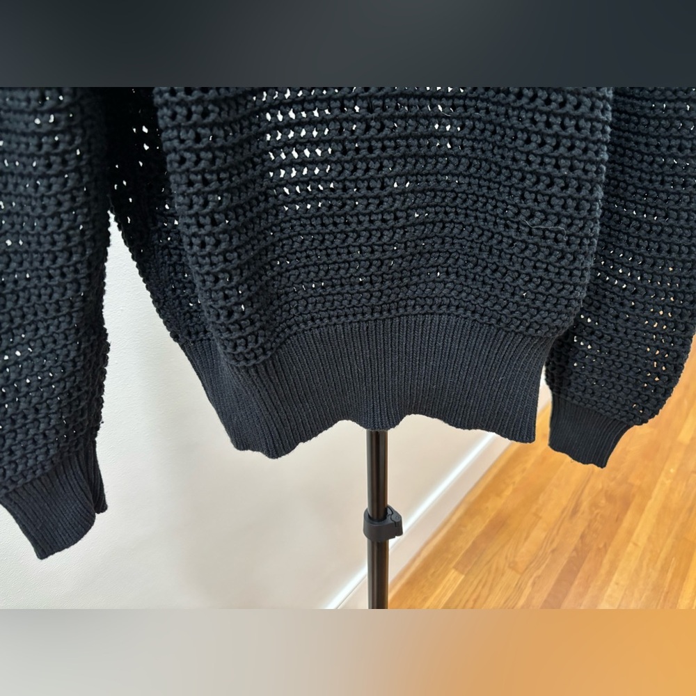 287. Uniqlo Black Knit Sweater - Picture 3 of 8